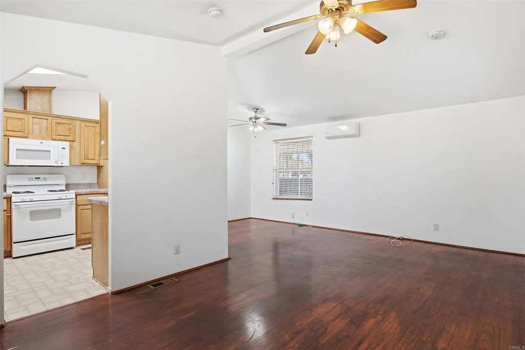 https://cdn.realtyfeed.com/cdn/127/307102307/c95d9030ac0afc80b7066afb5d66abbb.webp