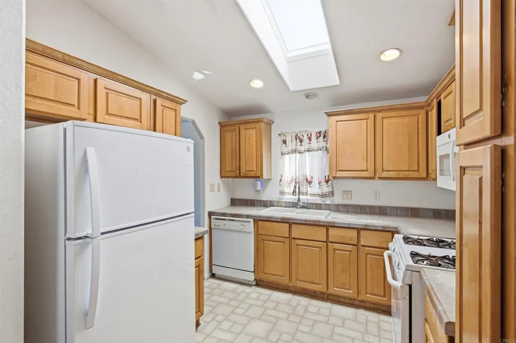 https://cdn.realtyfeed.com/cdn/127/307102307/ea564561b1fc0f7baa66ee7c8ff4ce68.webp