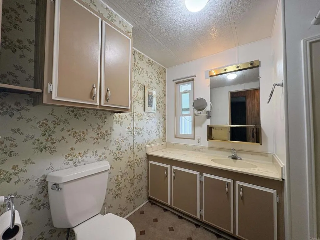 1174 E Main St, #173, El Cajon, CA 92021 1174 E Main St, #173, El Cajon, CA 92021