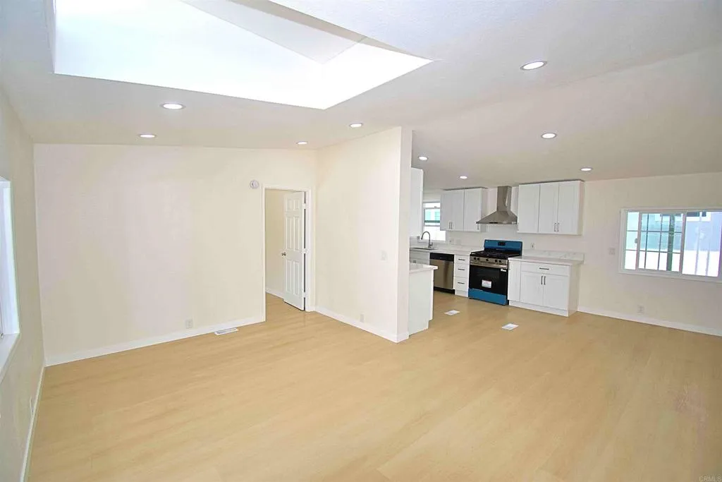 https://cdn.realtyfeed.com/cdn/127/307102376/4fade46e44f8ab48991a459912eaa3c9.webp