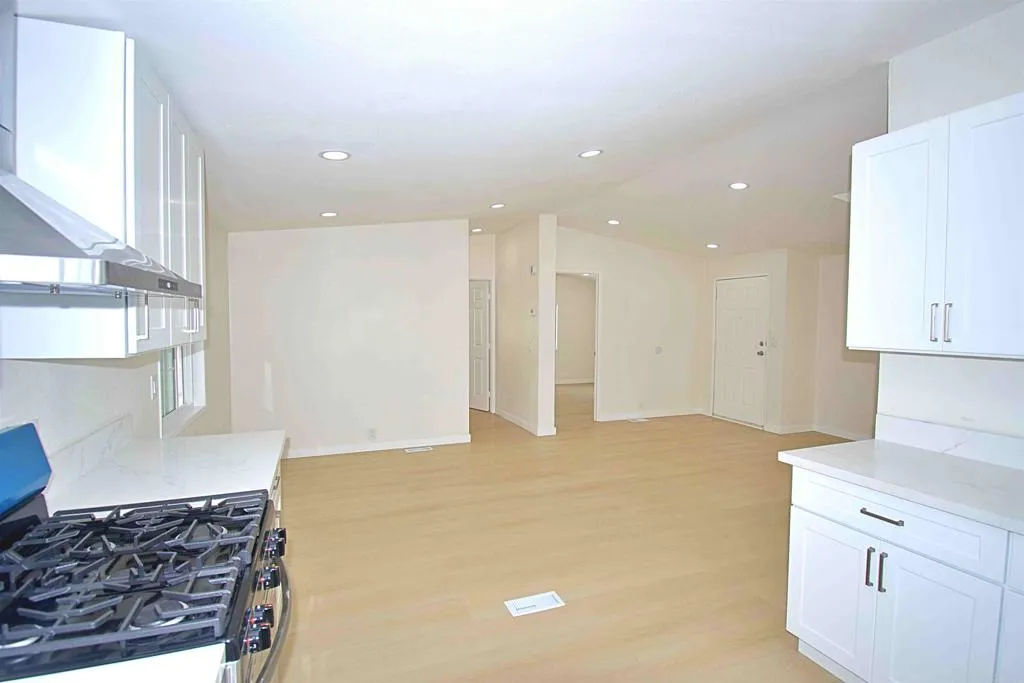 https://cdn.realtyfeed.com/cdn/127/307102376/8a4ea53ecee844b0931764b2c0edd4ef.webp