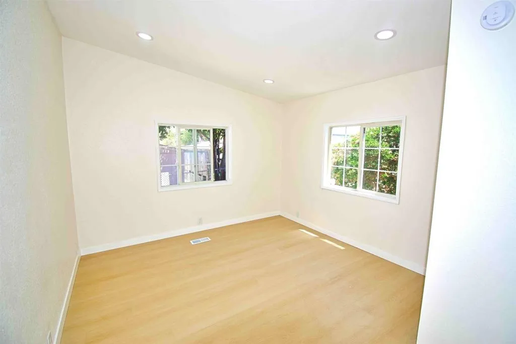 https://cdn.realtyfeed.com/cdn/127/307102376/91cf08289e4aa0558a83f615f44c3e6d.webp