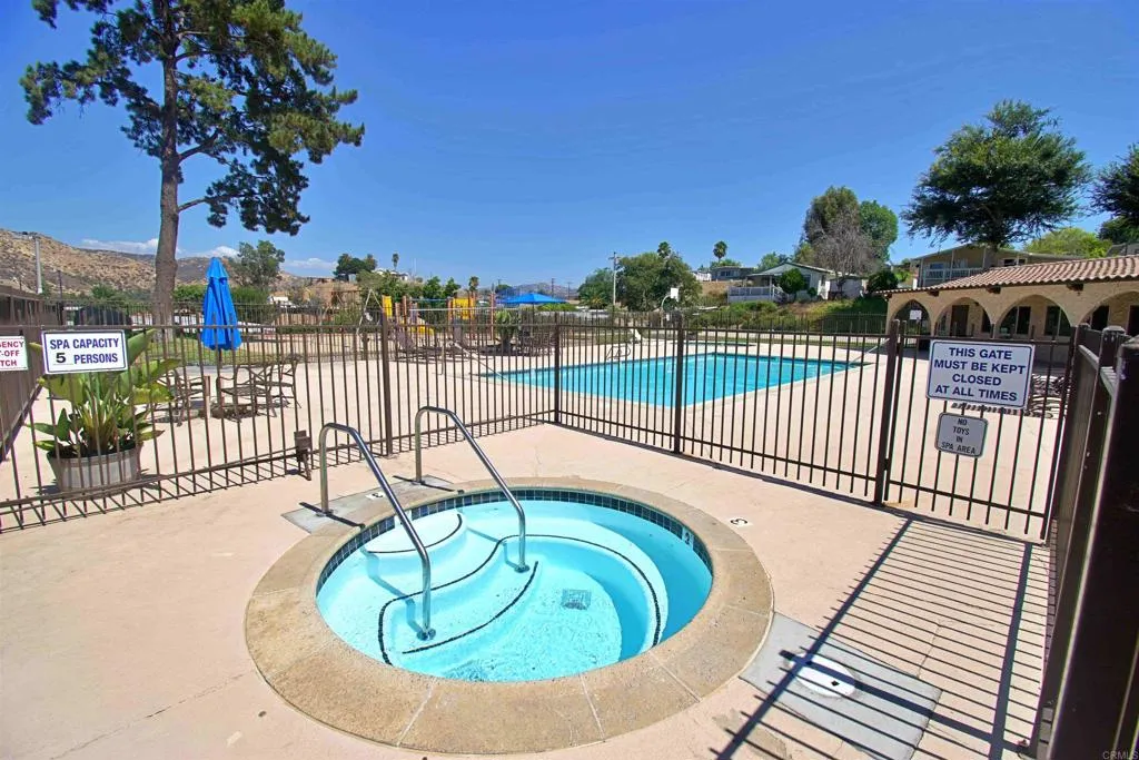 https://cdn.realtyfeed.com/cdn/127/307102376/a41ca0969565de0dc3dda4e0882c02bd.webp