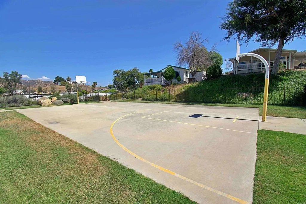 https://cdn.realtyfeed.com/cdn/127/307102376/c74435eb03b62c6a371920f8b0c65752.webp