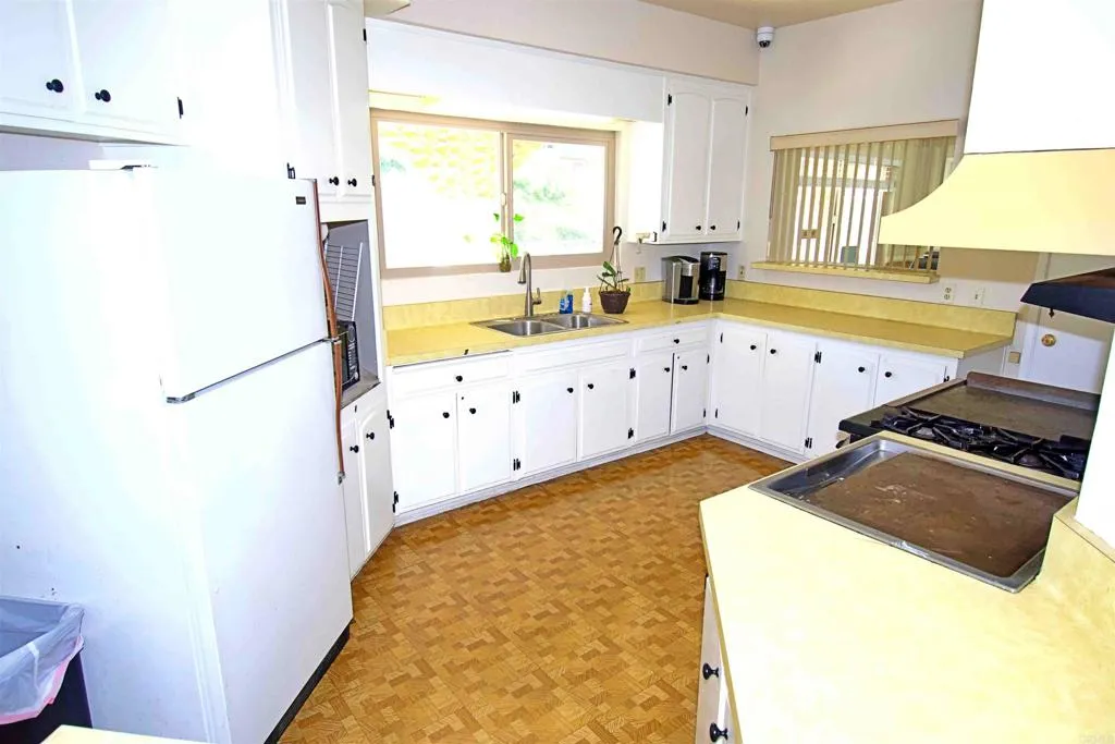 https://cdn.realtyfeed.com/cdn/127/307102376/d0c0bbfb15e398c281aa2edccd7565e0.webp