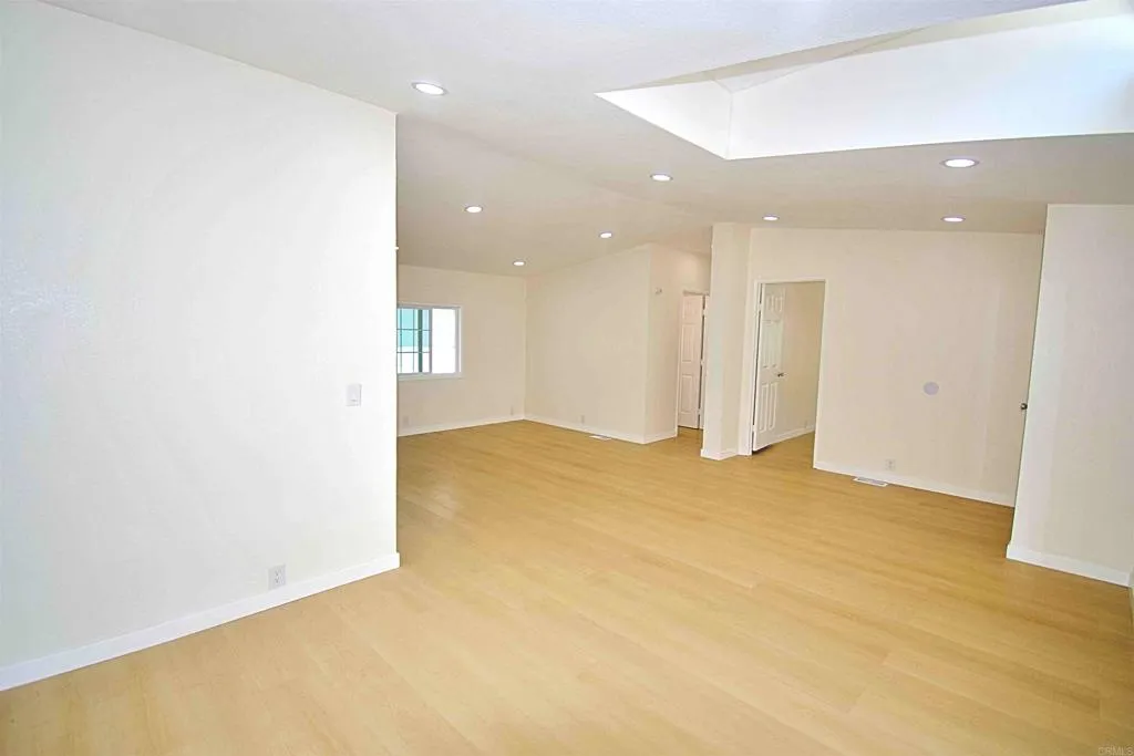 https://cdn.realtyfeed.com/cdn/127/307102376/de37aeeeb3c2e5b66a702a5c14f5c6c2.webp