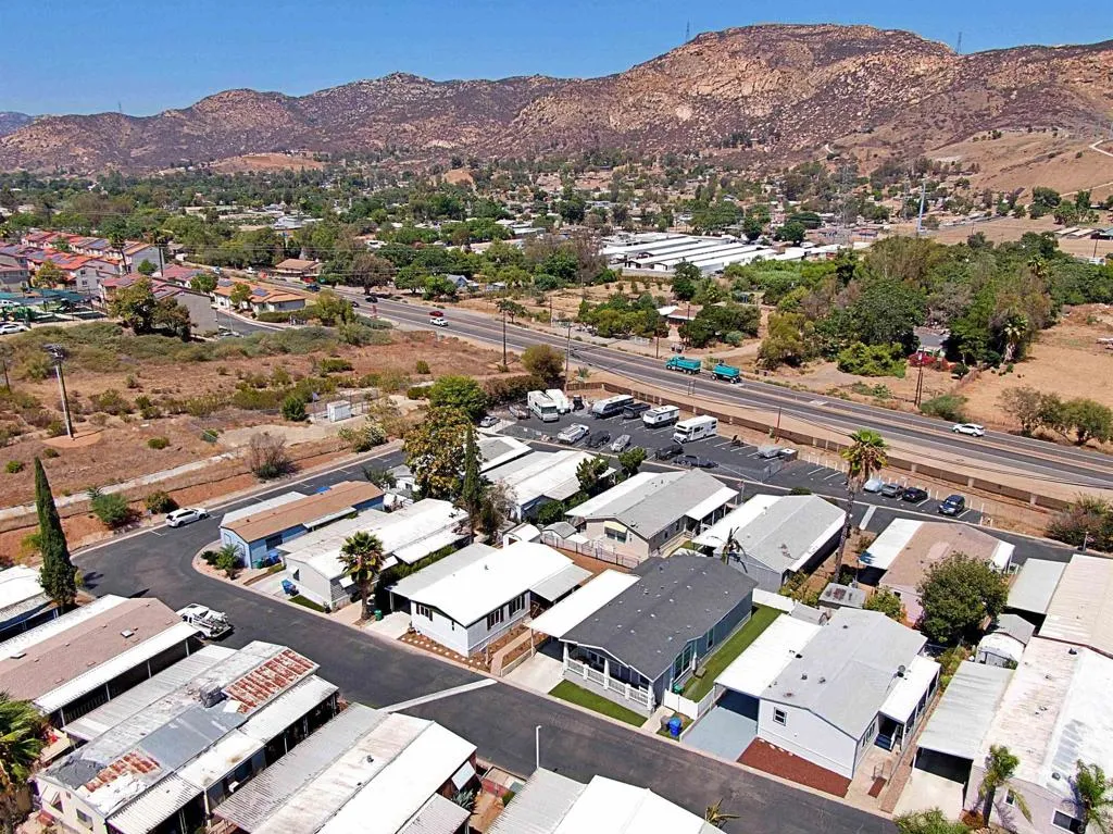 https://cdn.realtyfeed.com/cdn/127/307102376/e156d2d67dc76011f7fb3b8c35f50189.webp