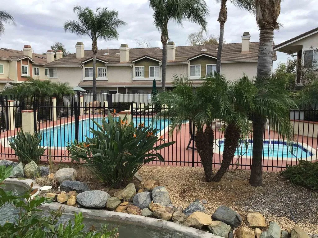 https://cdn.realtyfeed.com/cdn/127/307102480/16ecd6c5621eeb3b60de25c38a58063d.webp