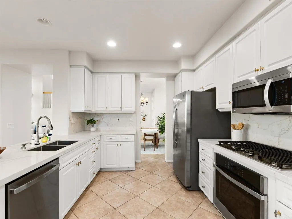 5572 Foxtail Loop, Carlsbad, CA 92010