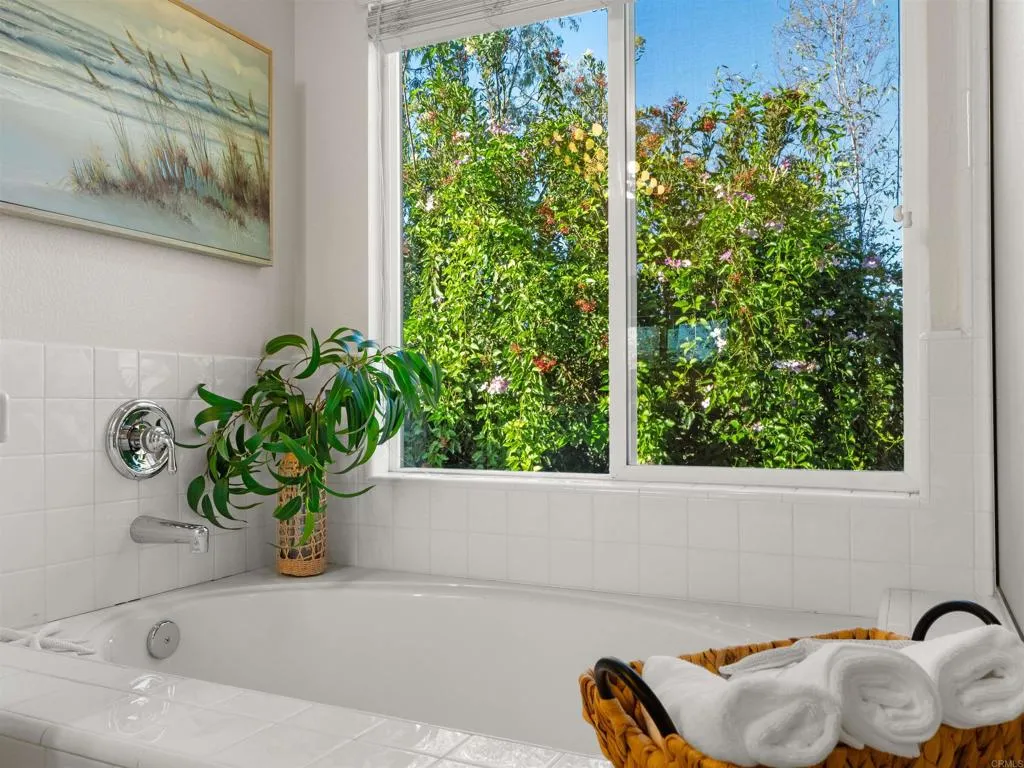 5572 Foxtail Loop, Carlsbad, CA 92010
