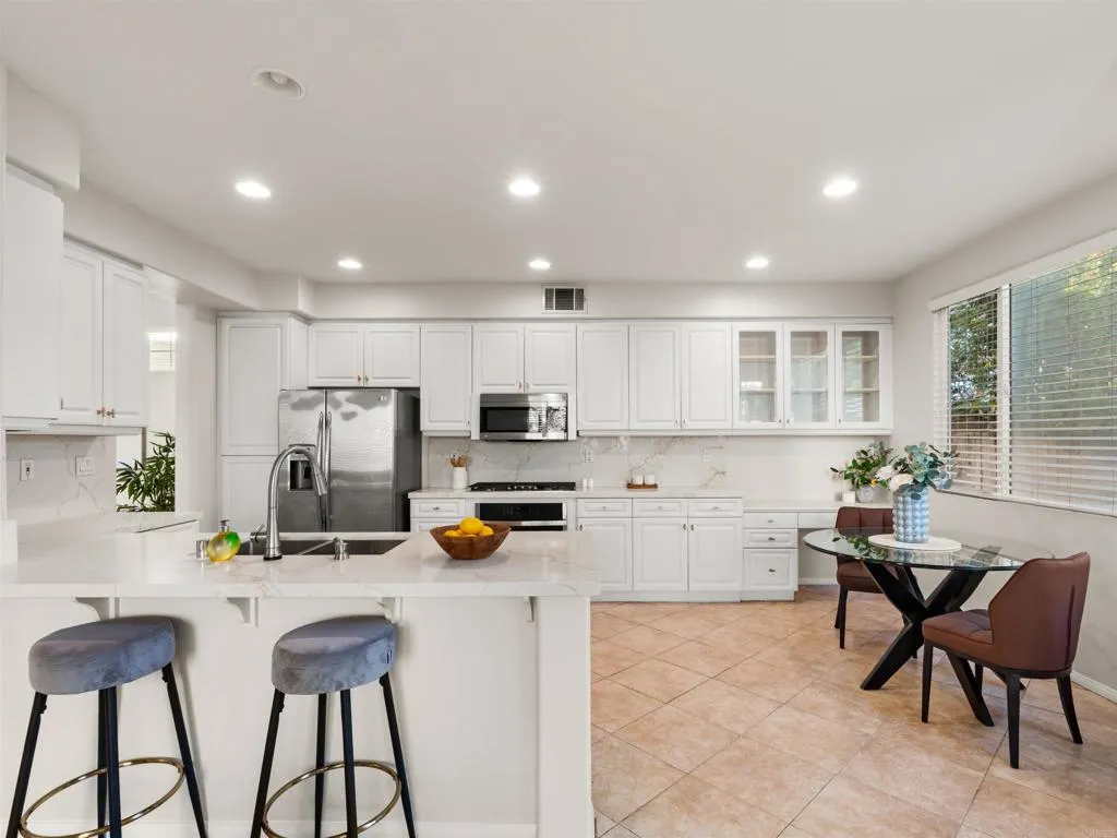 5572 Foxtail Loop, Carlsbad, CA 92010