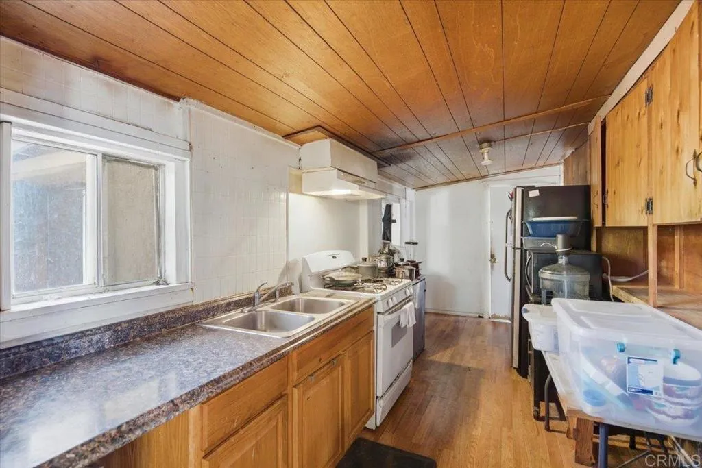 2415 Van Ness Avenue, National City, CA 91950
