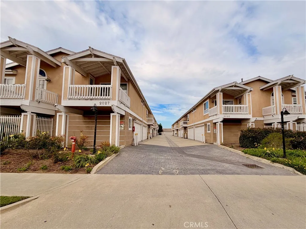 2027 Artesia Boulevard Unit D