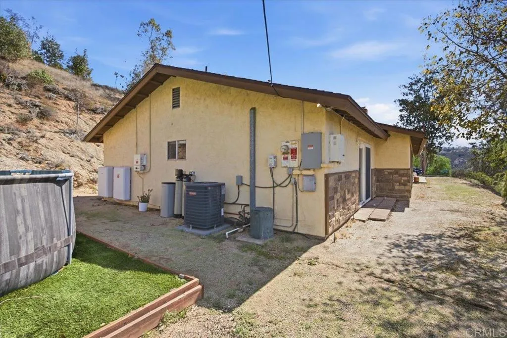 13676 Willow Rd, Lakeside, CA 92040