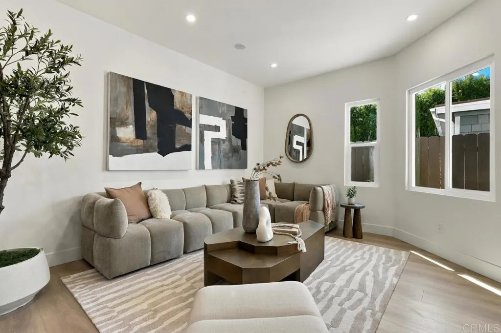 https://cdn.realtyfeed.com/cdn/127/307102857/51e032aee1f6b6c31a018a3b67e19d4c.webp