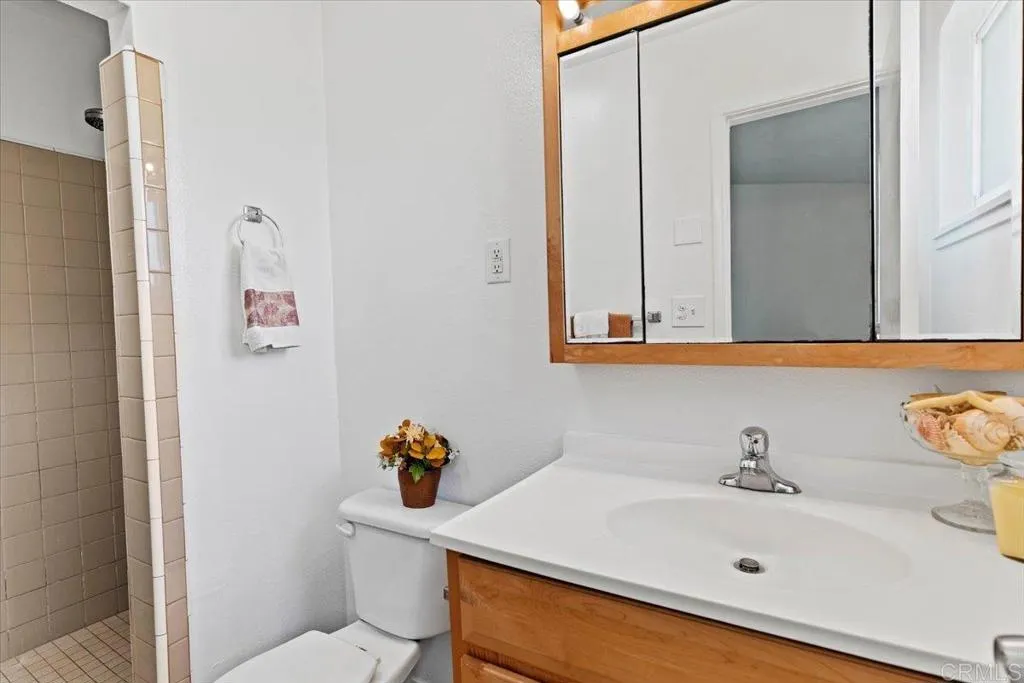 2224 Hemlock Avenue, San Diego, CA 92154 Primary Bathroom