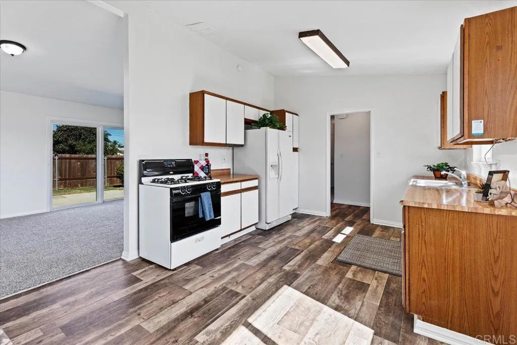 2224 Hemlock Avenue, San Diego, CA 92154 Kitchen View