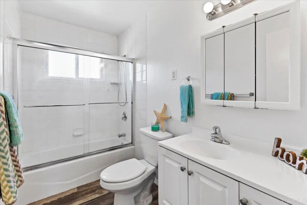 2224 Hemlock Avenue, San Diego, CA 92154 Hall Bathroom