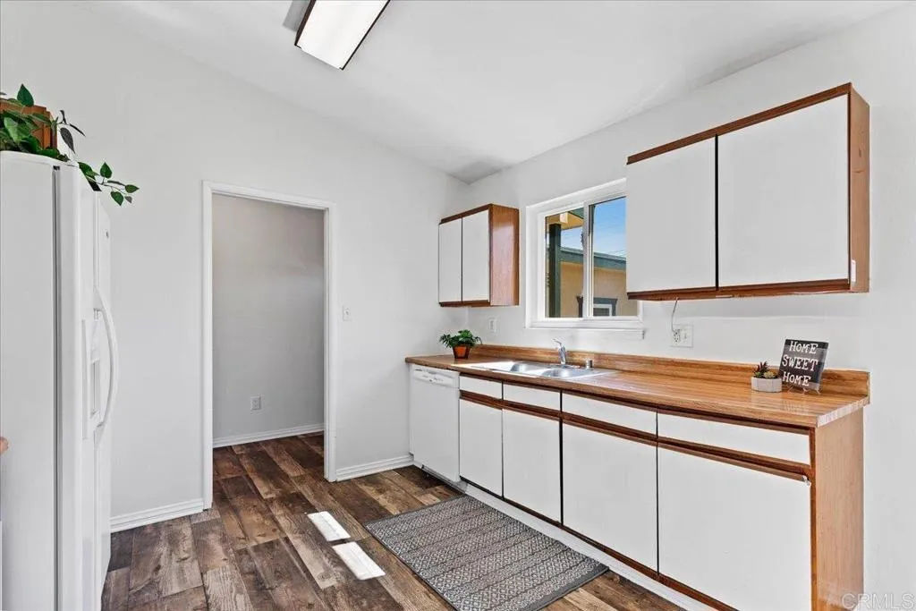 2224 Hemlock Avenue, San Diego, CA 92154 Kitchen