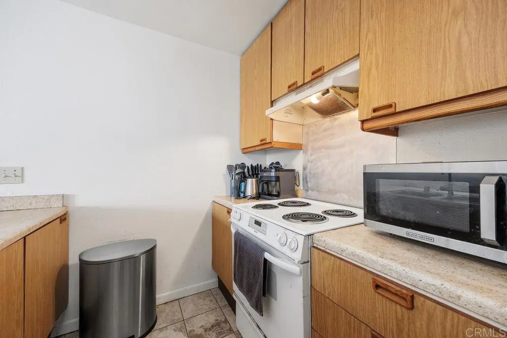8332 Regents Road, #2F, San Diego, CA 92122 8332 Regents Road, #2F, San Diego, CA 92122