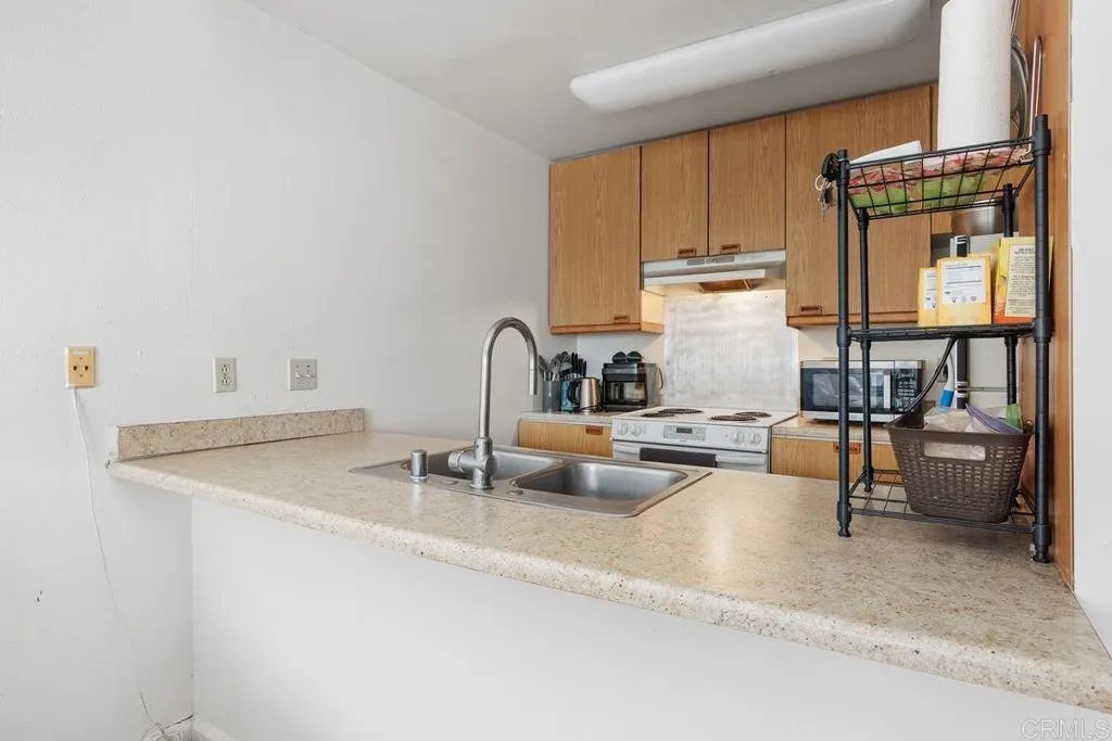 8332 Regents Road, #2F, San Diego, CA 92122 8332 Regents Road, #2F, San Diego, CA 92122