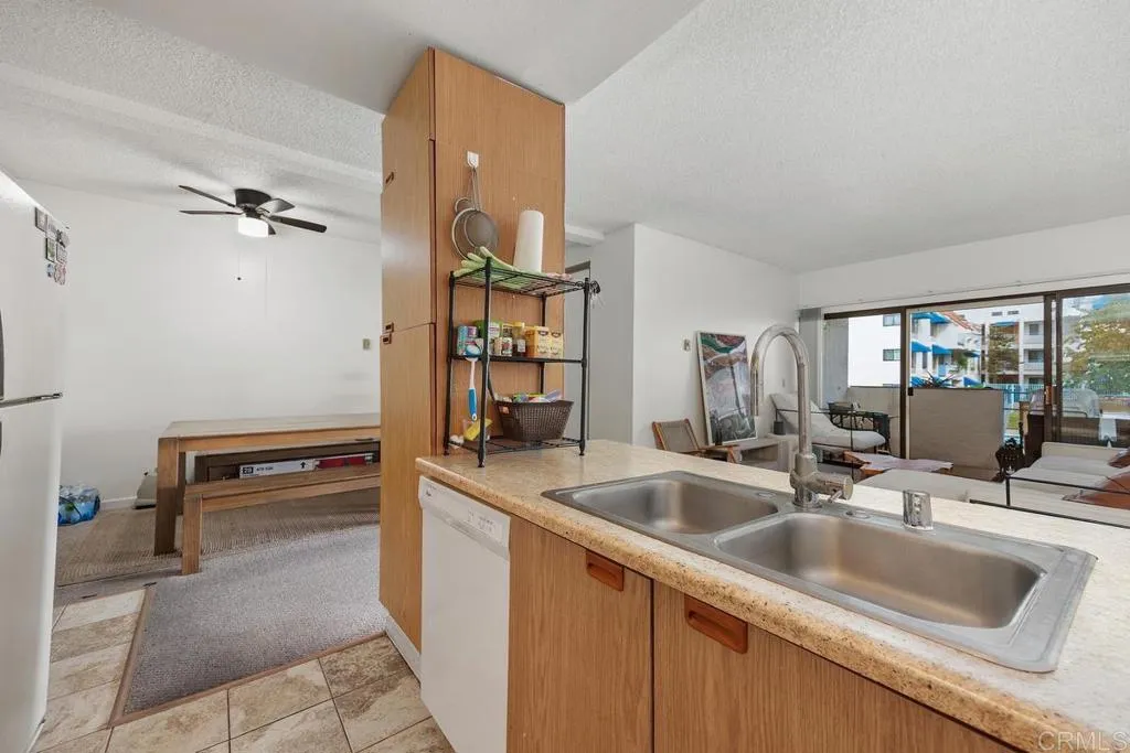 8332 Regents Road, #2F, San Diego, CA 92122 8332 Regents Road, #2F, San Diego, CA 92122
