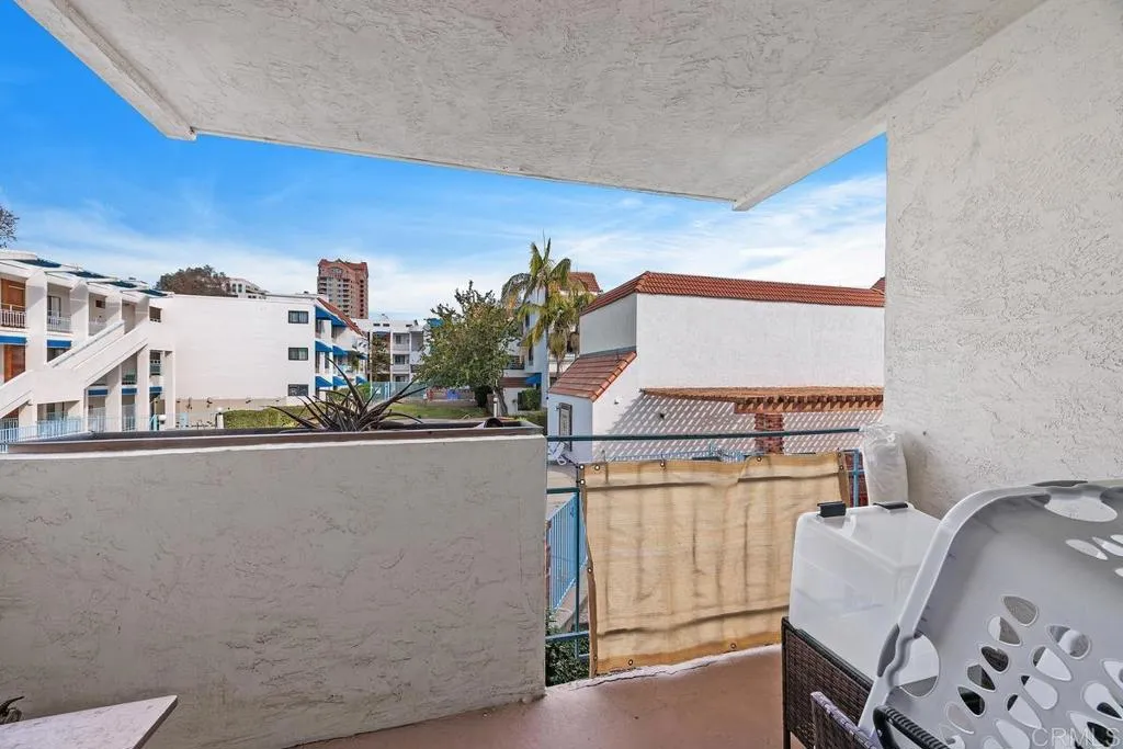 8332 Regents Road, #2F, San Diego, CA 92122 8332 Regents Road, #2F, San Diego, CA 92122