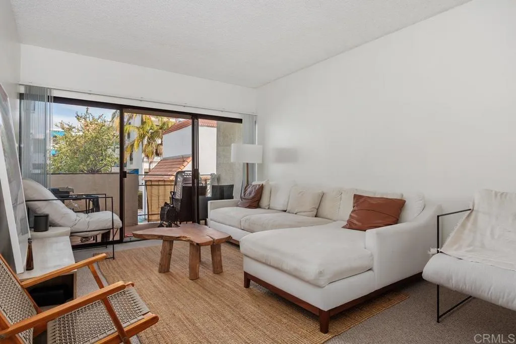 8332 Regents Road, #2F, San Diego, CA 92122 8332 Regents Road, #2F, San Diego, CA 92122