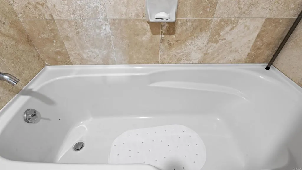 https://cdn.realtyfeed.com/cdn/127/307103105/644bab8a17ac2adc01afc0c2f32ea90c.webp