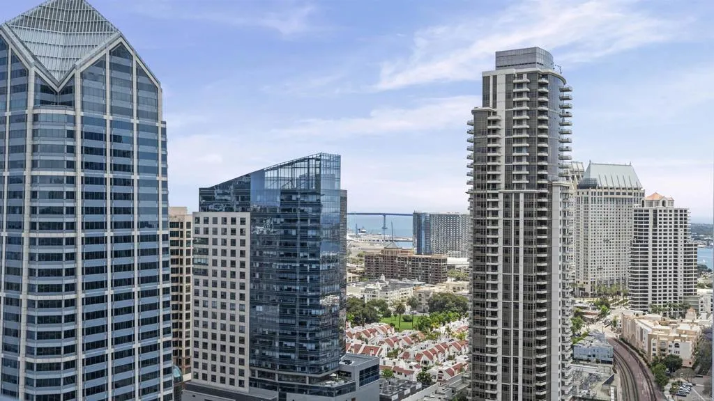 https://cdn.realtyfeed.com/cdn/127/307103105/971749ae24e421e71a2f330854a6152c.webp