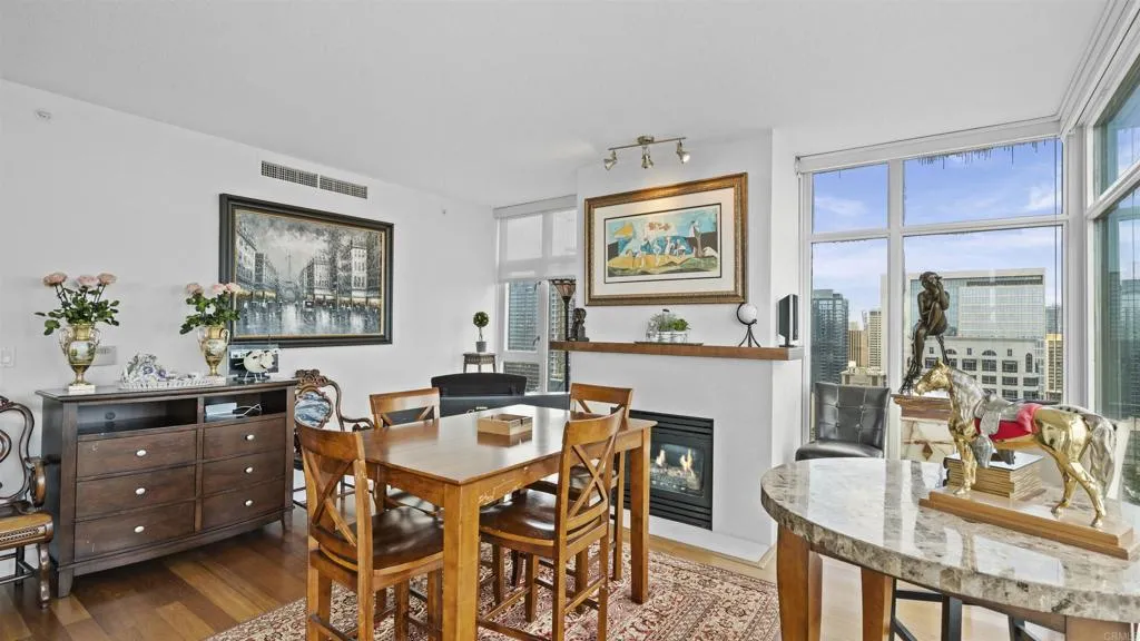 https://cdn.realtyfeed.com/cdn/127/307103105/9cdd4eb620df83e8af2435794794d236.webp