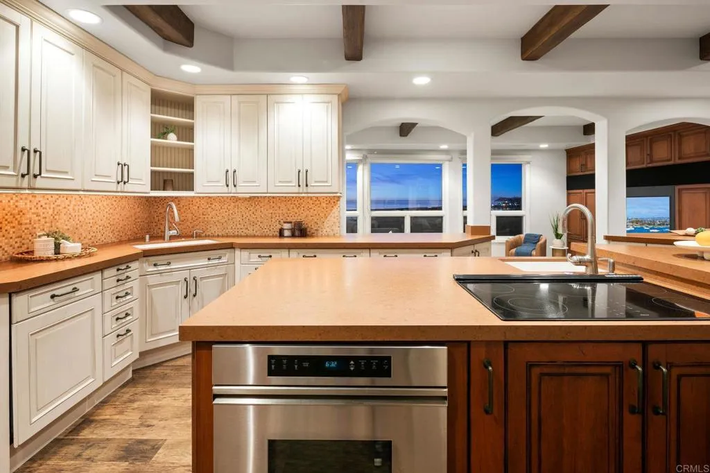 https://cdn.realtyfeed.com/cdn/127/307103169/976ec33cd51a9437bf7863b4d29b11d2.webp