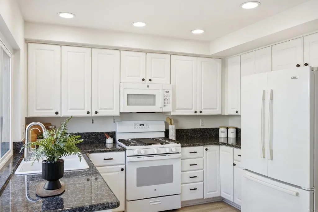 https://cdn.realtyfeed.com/cdn/127/307103263/242d1d0a266e0711140626a54a625cff.webp
