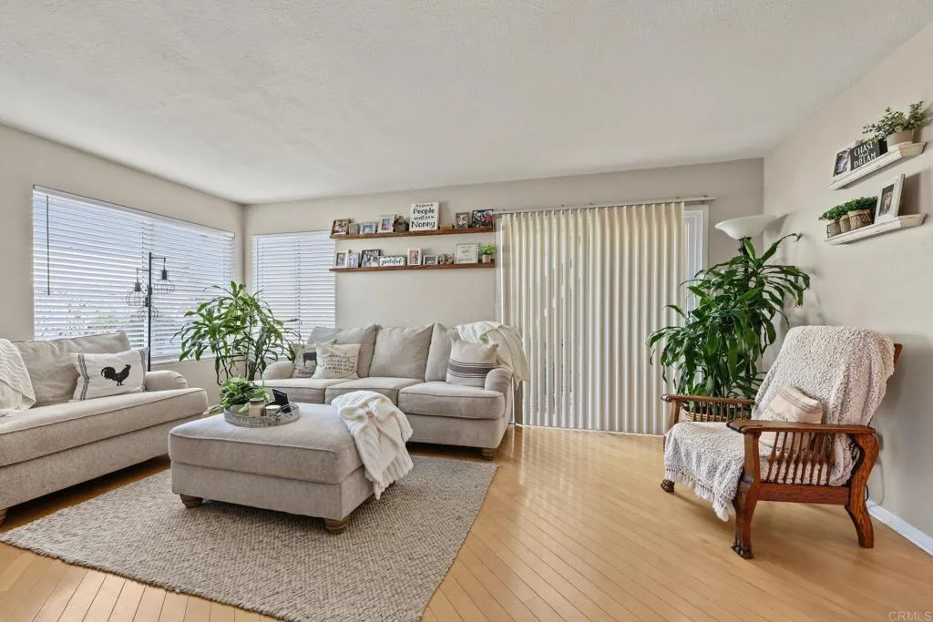 https://cdn.realtyfeed.com/cdn/127/307103274/171a0525757afcc8cdb255e96eb0a880.webp