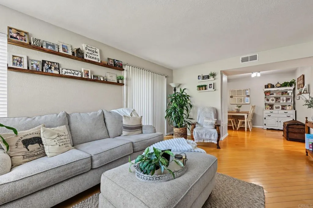 https://cdn.realtyfeed.com/cdn/127/307103274/e1a16346e494f79fec73182d6351d329.webp