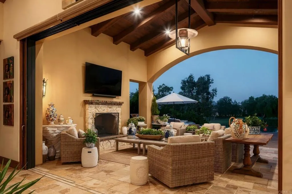 https://cdn.realtyfeed.com/cdn/127/307103322/2d50a198475e9b9e959f4be575e7de80.webp