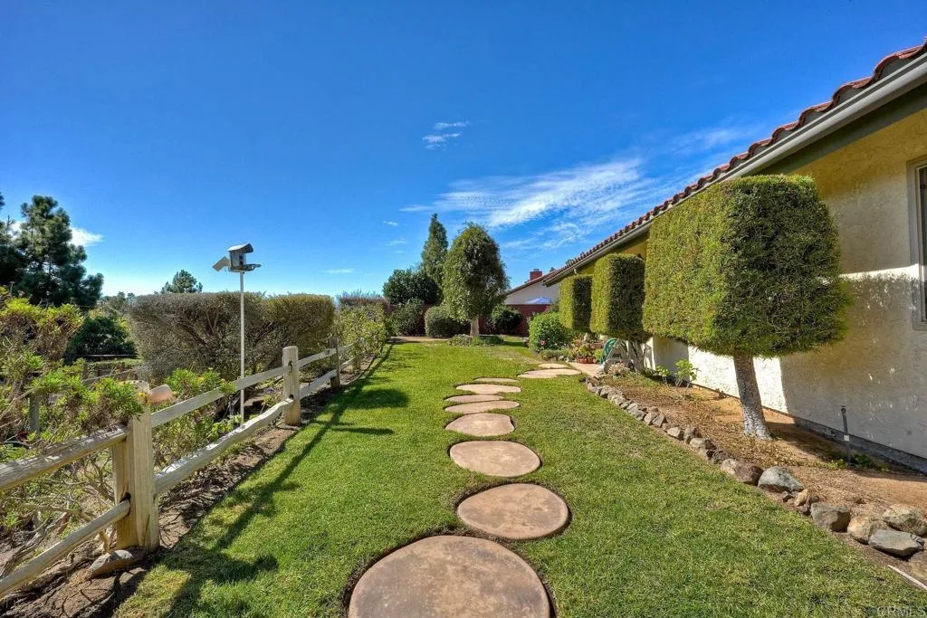 https://cdn.realtyfeed.com/cdn/127/307103344/232fcbccbfd4872f8ea69ca17ef4081c.webp
