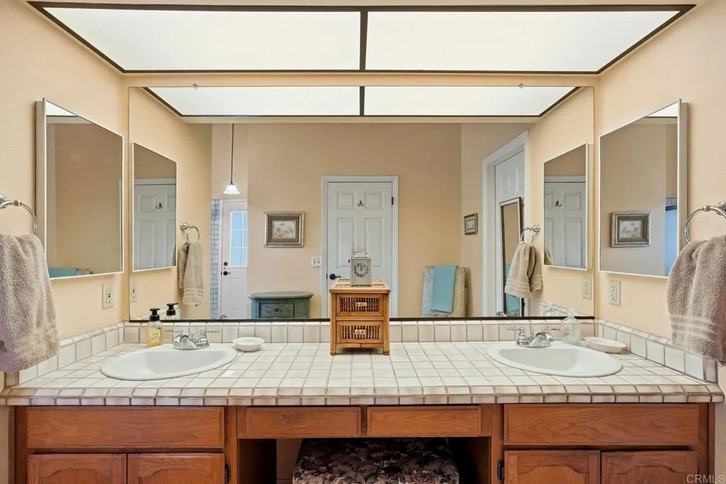 https://cdn.realtyfeed.com/cdn/127/307103344/82b8a9ee50f4816f35af0c46031d9f71.webp