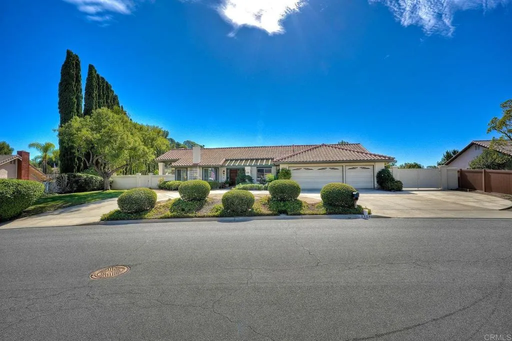 https://cdn.realtyfeed.com/cdn/127/307103344/acdb2e56b8e9c551418f20b3dbe17020.webp