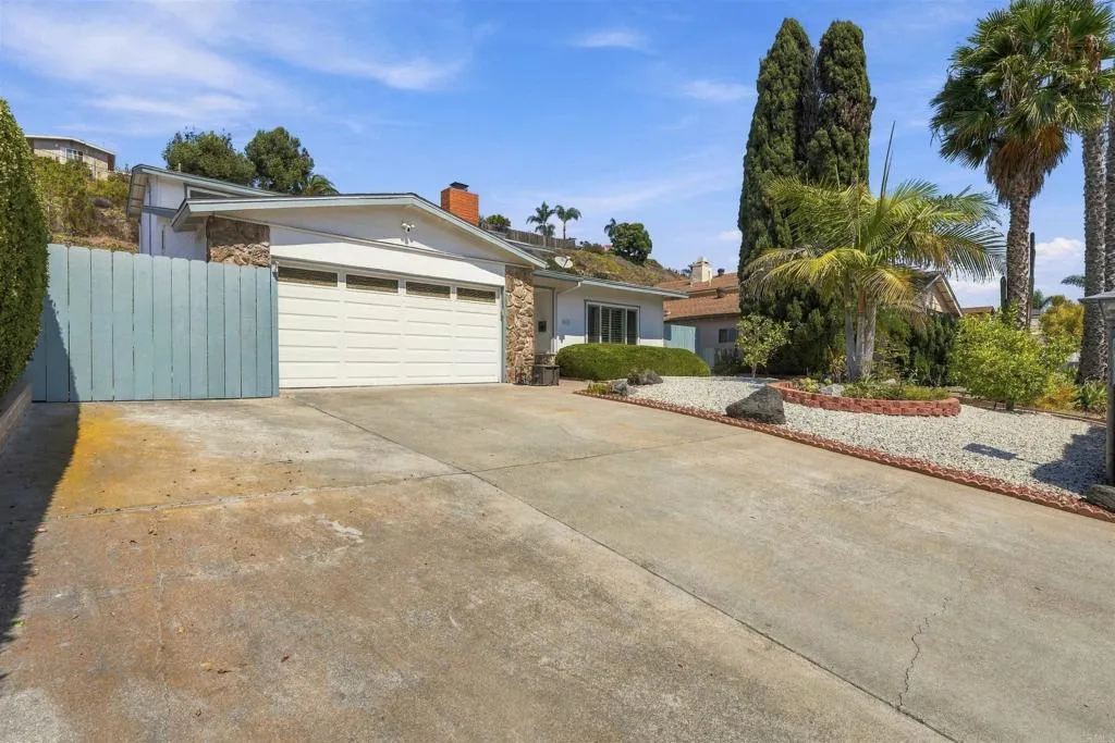 https://cdn.realtyfeed.com/cdn/127/307103441/84f83063aa34e3cd6bc4aa16a2b44e4d.webp