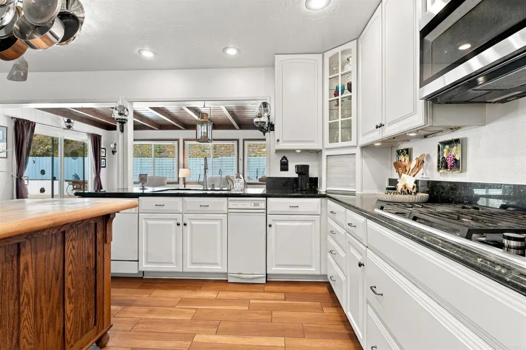 https://cdn.realtyfeed.com/cdn/127/307103441/871166c17d1c73f20405f8b9636ada3a.webp