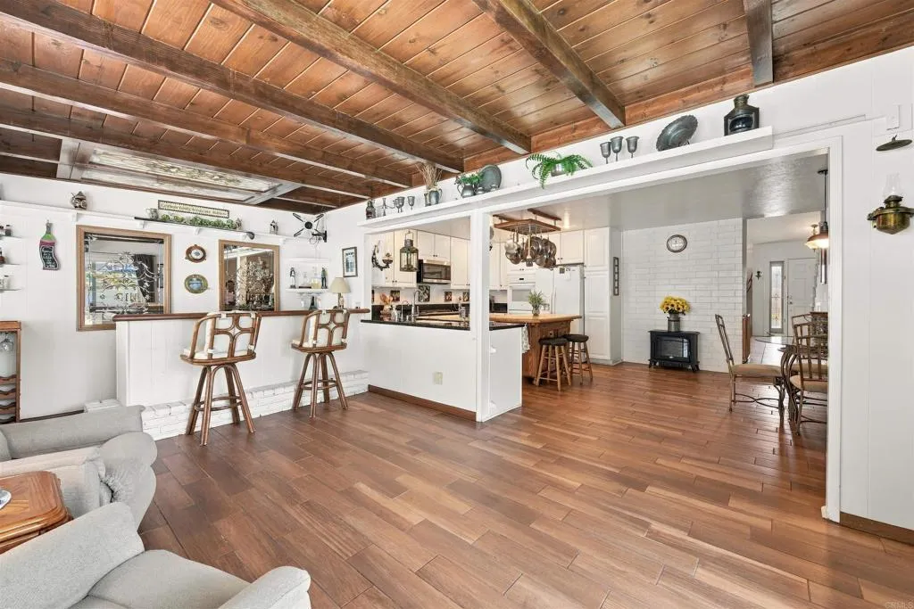 https://cdn.realtyfeed.com/cdn/127/307103441/a5ed18c72f36028961611362d519e92f.webp