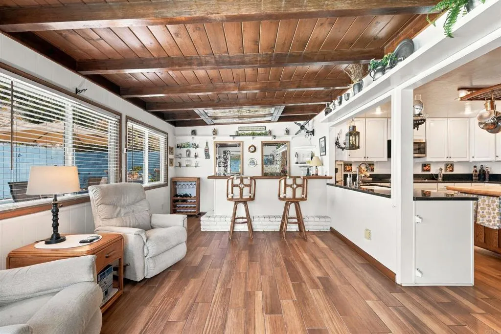 https://cdn.realtyfeed.com/cdn/127/307103441/f23b340ba6021713aabb51c37817aa35.webp