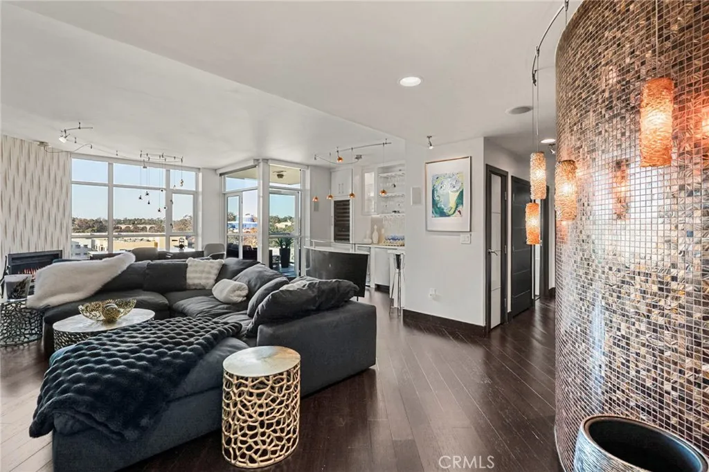 https://cdn.realtyfeed.com/cdn/127/307103454/727744f5b03305d6e798ef05fd5fb43a.webp
