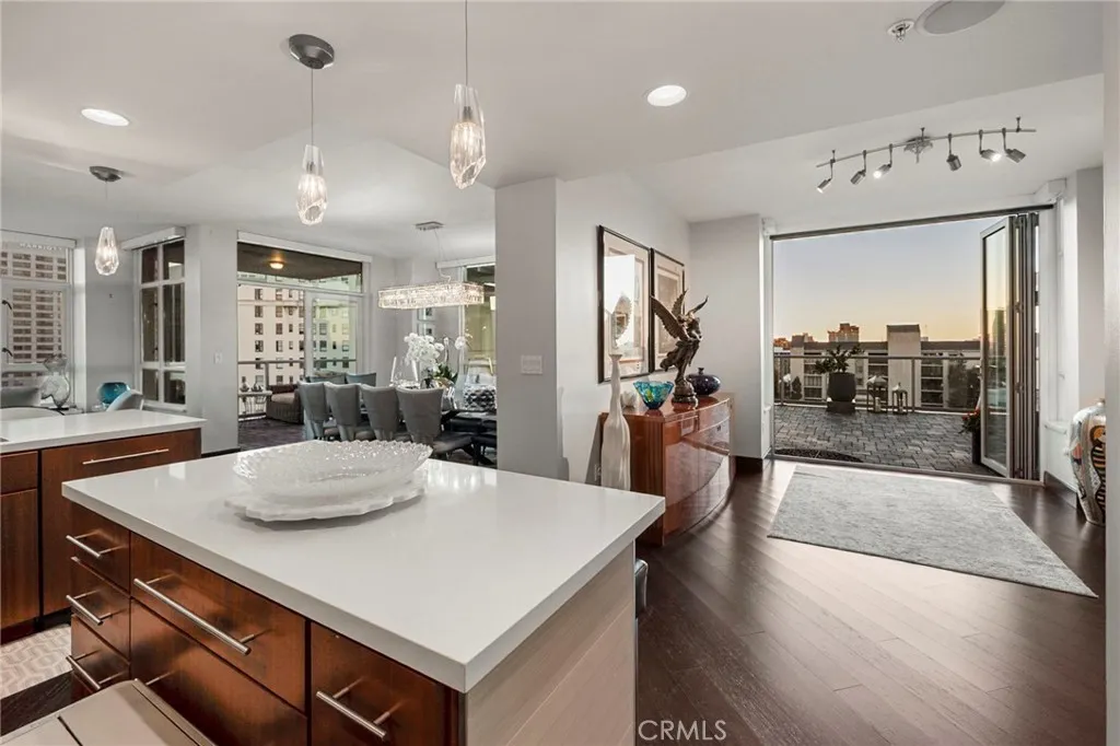 https://cdn.realtyfeed.com/cdn/127/307103454/748b1d513f1cf46b52418e766afe1bb7.webp