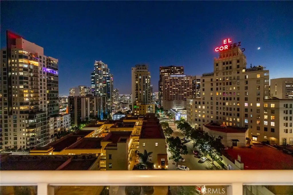 https://cdn.realtyfeed.com/cdn/127/307103454/f3d6a8eb68852f7a922cf396b5519cc1.webp