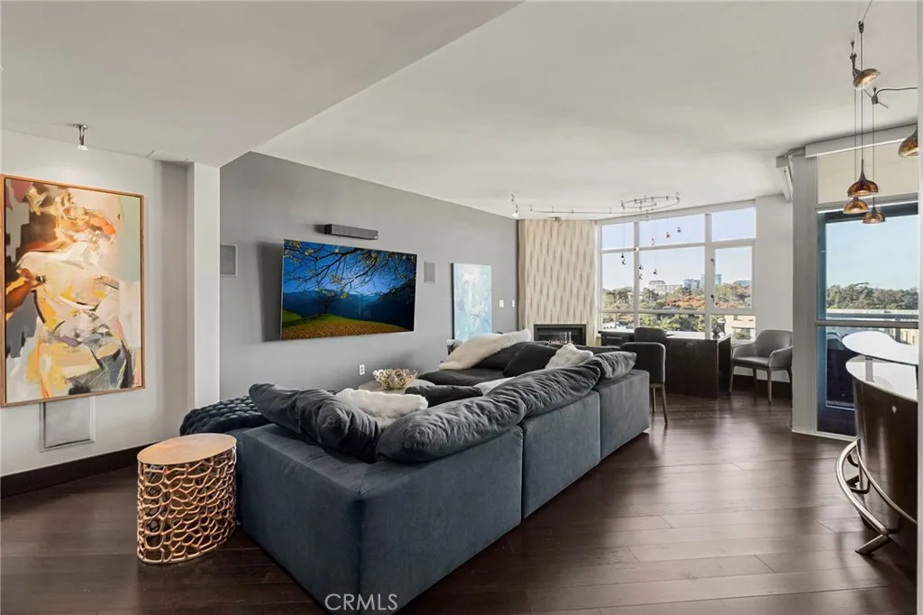 https://cdn.realtyfeed.com/cdn/127/307103454/f996cdffca1d5d09eebe2bef3a6d361c.webp