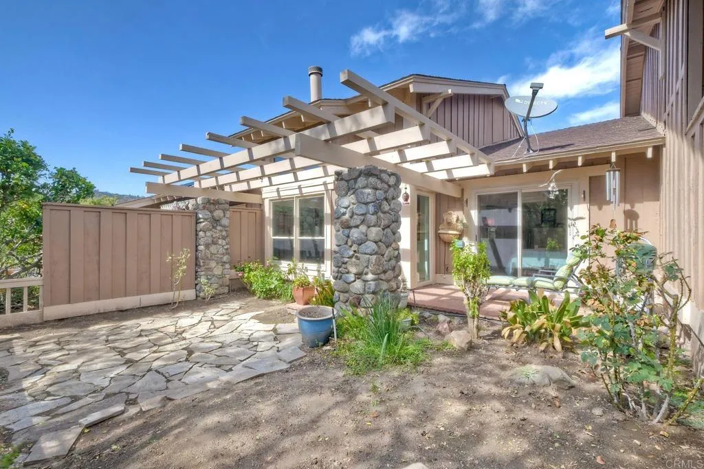 https://cdn.realtyfeed.com/cdn/127/307103463/240b47316ffba6fde3e7d2e2214e80af.webp