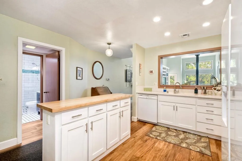 https://cdn.realtyfeed.com/cdn/127/307103463/78ac7bc5712c1f785c2a0f55b15c01e1.webp