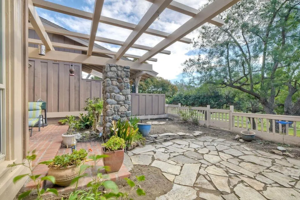 https://cdn.realtyfeed.com/cdn/127/307103463/b9d1beb4a4687d70dfcc566d912542eb.webp